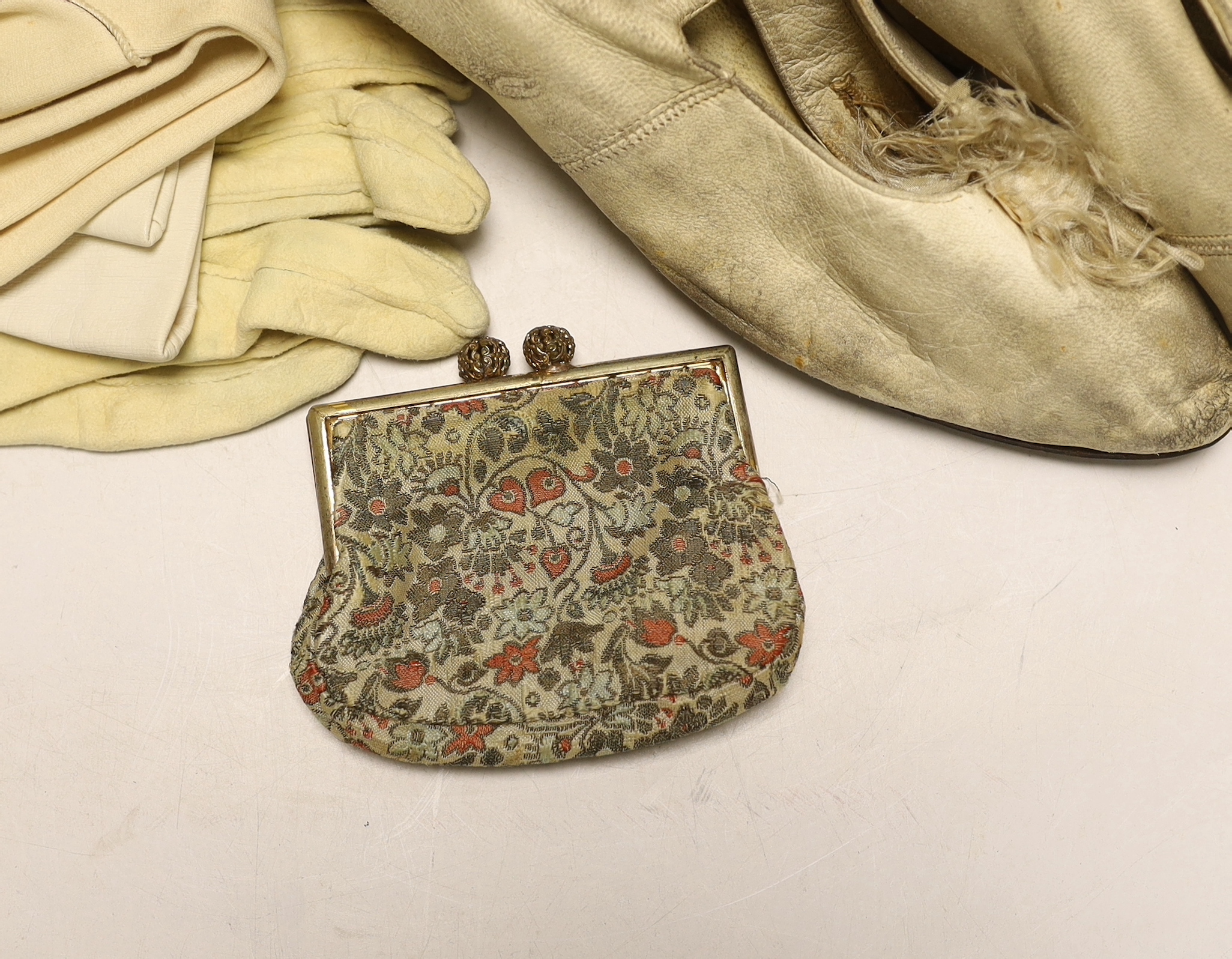 A pair of ladies Edwardian cream silk shoes, a snakeskin handbag, a 1940's clutch bag, etc.